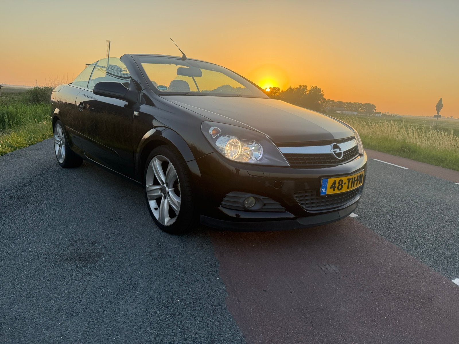 Opel Astra 1.8-16V Cosmo Zwart, Auto's, Opel, 4 cilinders, Cabriolet, 4 stoelen, Zwart