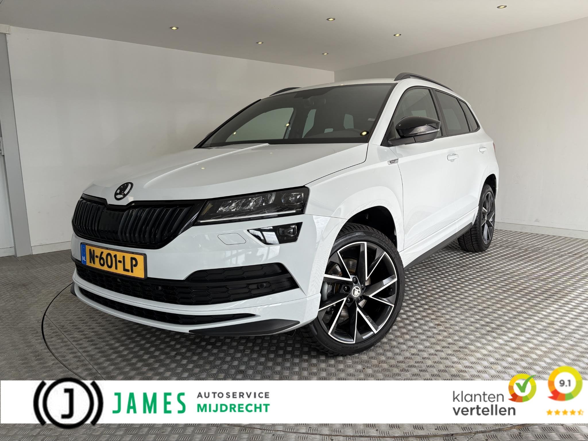 Skoda Karoq 1.5 TSI Sportline Business Carplay / Android, Auto's, Stof, 4 cilinders, Wit, 19 km/l