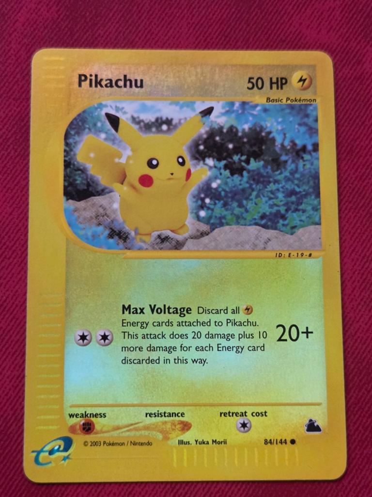 Pikachu reverse Holo Skyridge, Ophalen of Verzenden, Zo goed als nieuw, Losse kaart, Foil