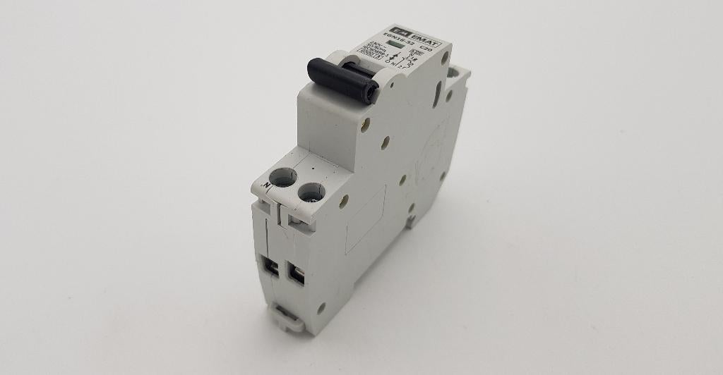 EMAT Groepenkast EMG16-32 Automaat C20 230V 6kA 2P (1x), Hobby en Vrije tijd, Elektronica-componenten, Gebruikt, Onbekend, Ophalen of Verzenden