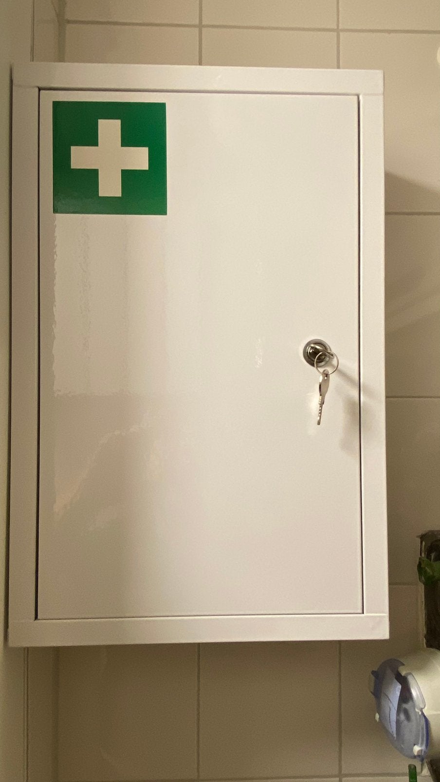 Nieuwe medicijnkast kastje/apothekerskast sleutels Amazon, Ophalen of Verzenden, Nieuw, Medicijnkast