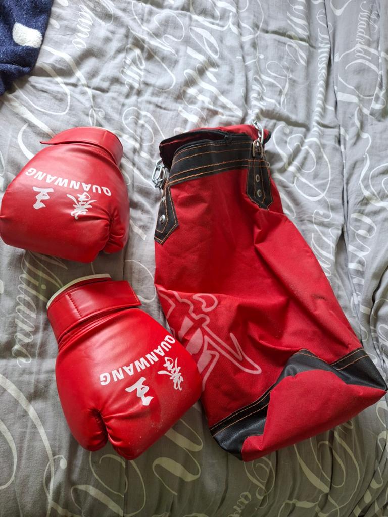 Bokszak met handschoenen te koop nieuw, Ophalen of Verzenden, Nieuw, Bokszak