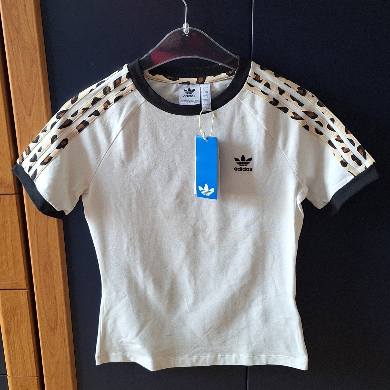 Adidas T-shirt met luipaardprint strepen, Beige, Nieuw, Korte mouw, Maat 36 (S)