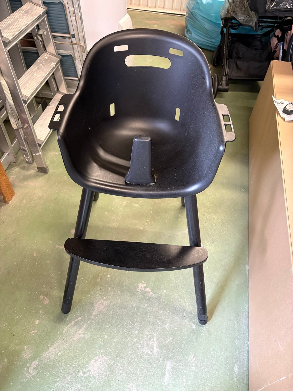 Qute Kinderstoel - Zwart met afneembaar eetblad, Ophalen, Gebruikt, Overige typen, Afneembaar eetblad