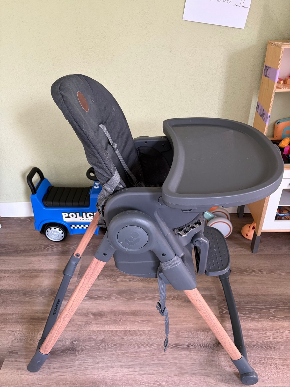 Foto 2 van Maxi-Cosi Nesta kinderstoel met eetblad