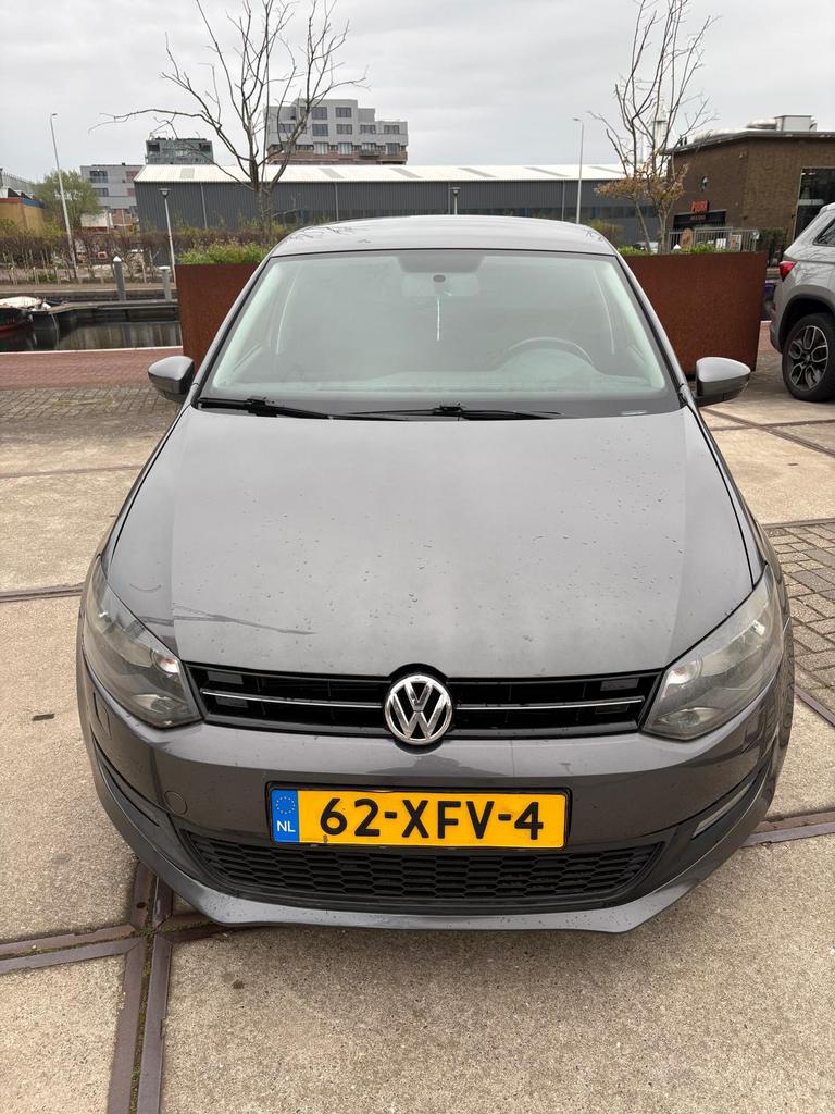 Volkswagen Polo 1.2 TSI 2012 Grijs APK 01-2026 nette staat, Auto's, Voorwielaandrijving, 40 €/maand, 4 cilinders, Origineel Nederlands