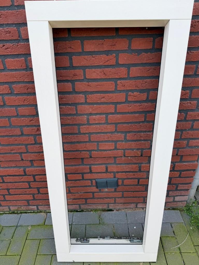Kunstof raamkozijn met draaikiepraam (rechtsdraaiend), Ophalen, Kunststof, Gebruikt, Minder dan 75 cm