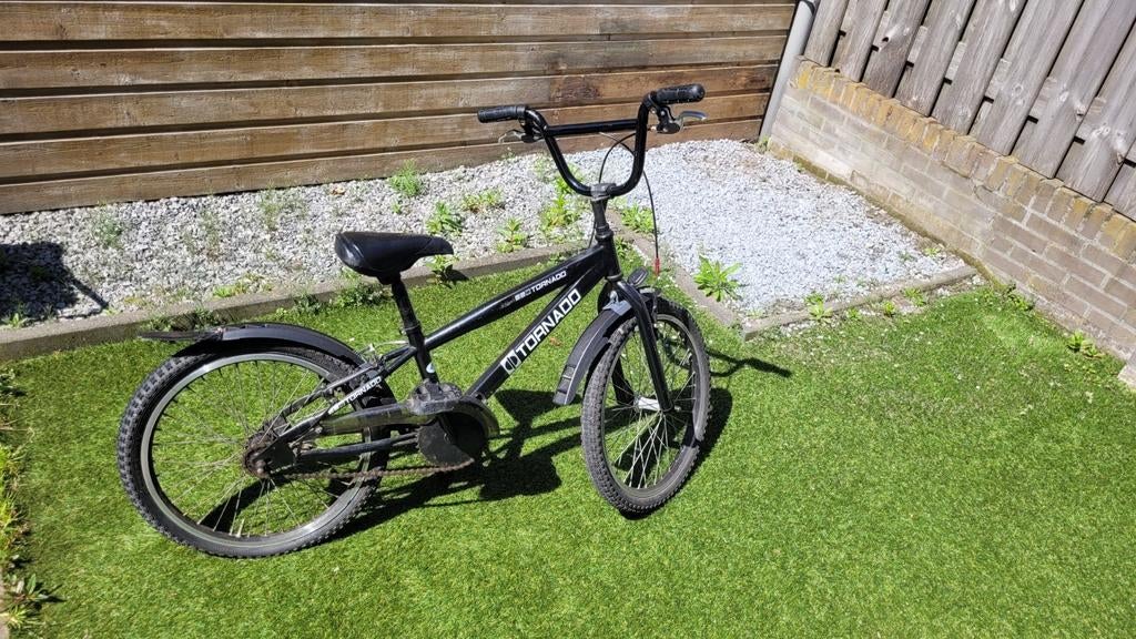 Zwarte fiets - ventiel achterband defect, Fietsen en Brommers, Fietsen | Jongens, Ophalen