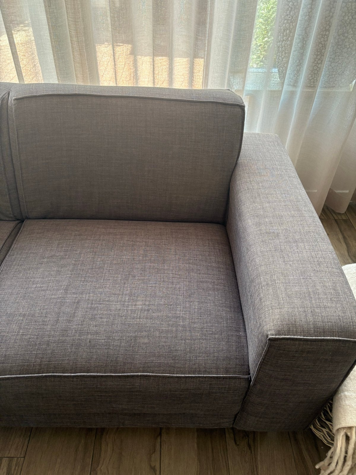 Comfortabele grijze tweezitsbank en driezitsbank, Huis en Inrichting, Banken | Bankstellen, Tweepersoons, 75 tot 100 cm, Ophalen of Verzenden