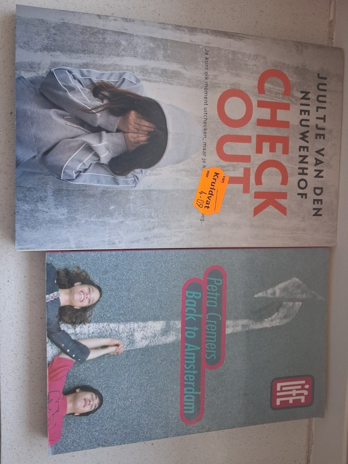 Check-Out & Back to Amsterdam - Juultje & Petra Cremers, Ophalen of Verzenden, Gelezen, Juultje van den Nieuwenhof, Petra Cremers