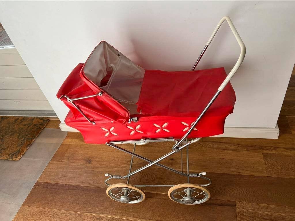 Vintage rode poppenwagen jaren ‘70, Ophalen of Verzenden, Gebruikt, Overige merken