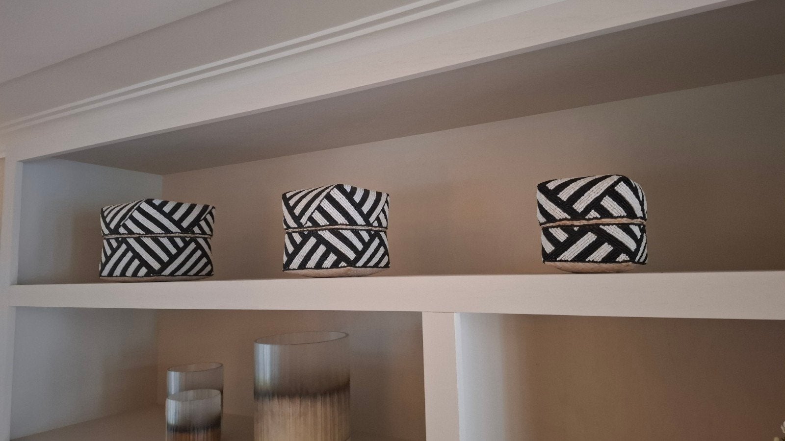 Set offermanden kraaltjes zwart/wit, Huis en Inrichting, Woonaccessoires | Schalen en Manden, Ophalen, Overige materialen, Mand