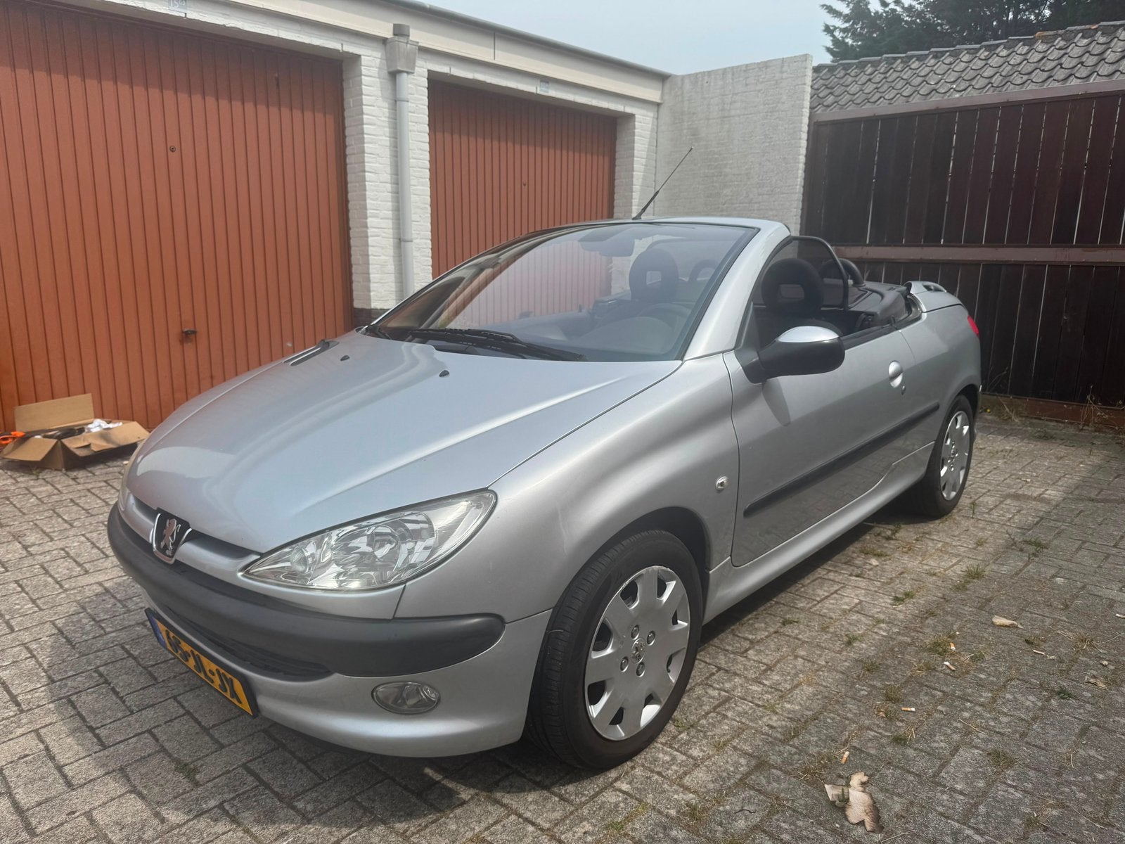 Peugeot 206 1.6 16V CC weinig km in top staat, Voorwielaandrijving, Stof, 4 cilinders, Cabriolet