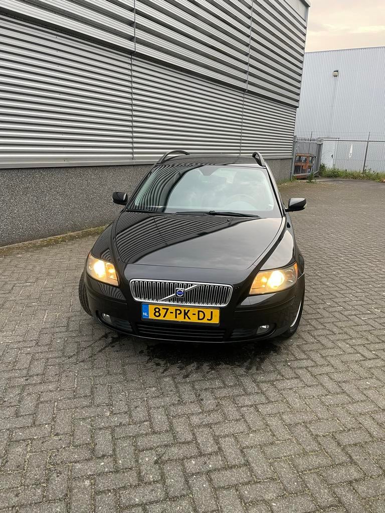Volvo V50 1.8 2004 Zwart, Auto's, Volvo, Voorwielaandrijving, 4 cilinders, Leder en Stof, Zwart