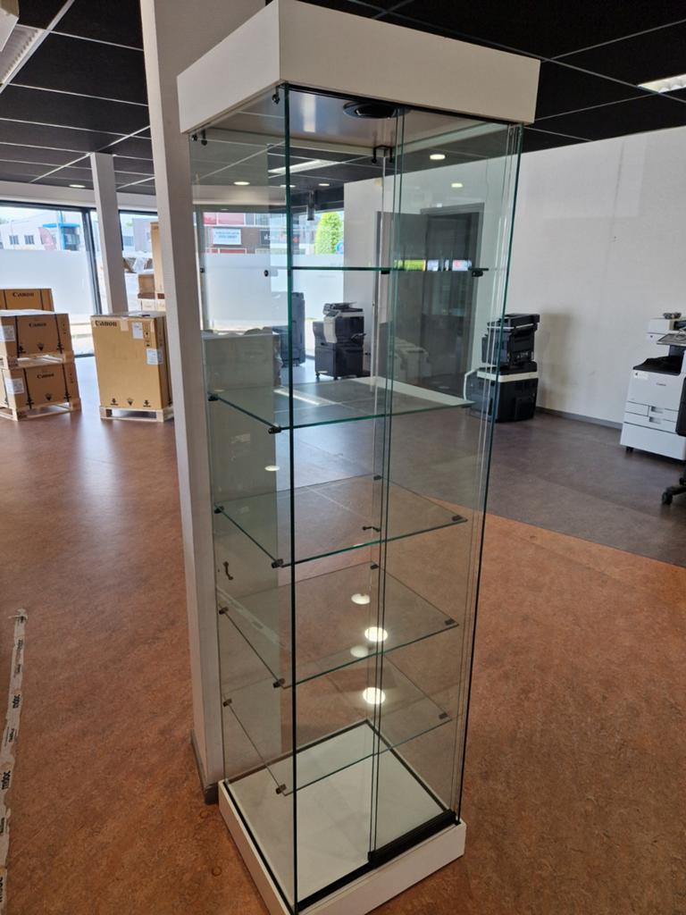 Glazen vitrine 180x50x50cm, Ophalen