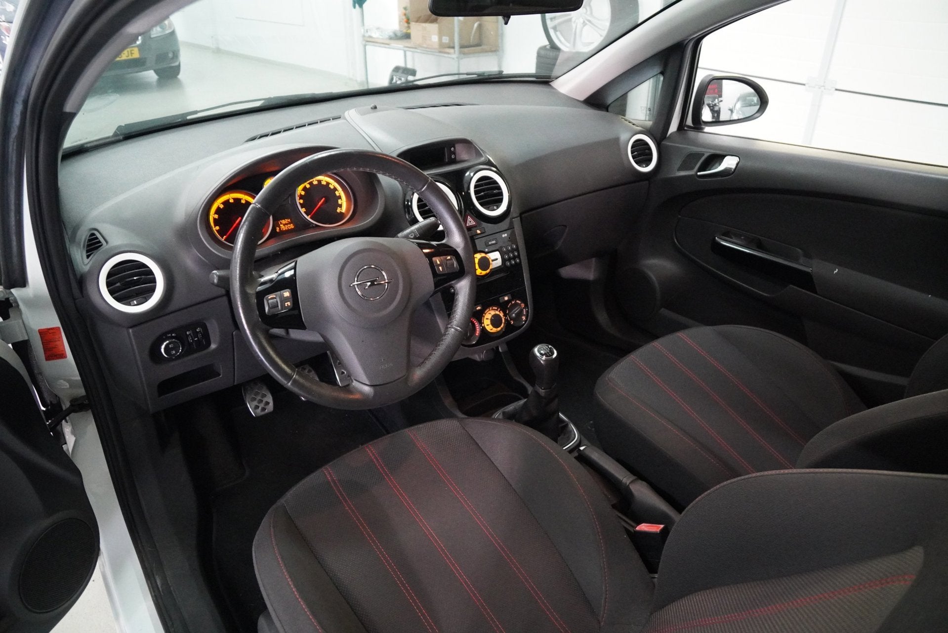 Opel Corsa 1.4-16V Color Edition AIRCO SPORTSTOELEN LM VELGE, Auto's, Voorwielaandrijving, Euro 5, 4 cilinders, Elektrische ramen