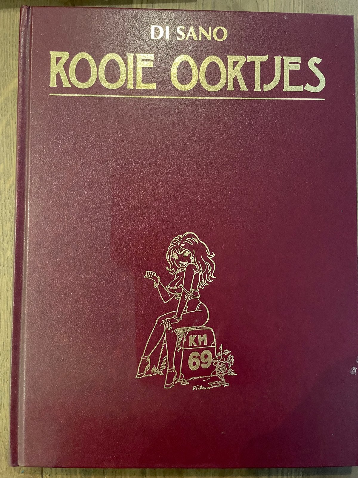 Rooie Oortjes - Di Sano - Stripboek, Boeken, Eén stripboek, Ophalen of Verzenden, Zo goed als nieuw