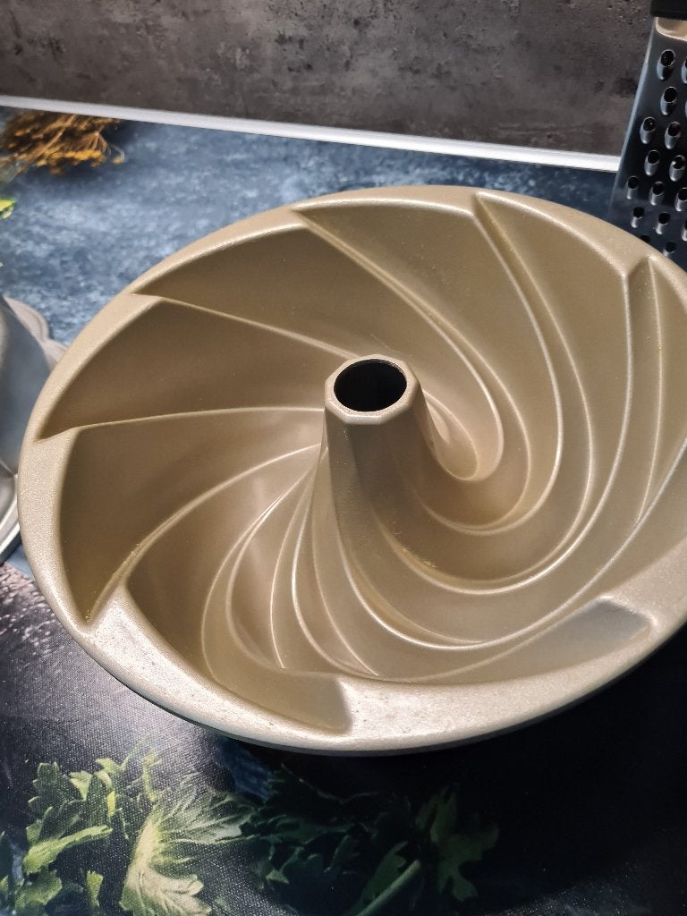 Nordic Ware Heritage Bundt, Hobby en Vrije tijd, Ophalen of Verzenden, Zo goed als nieuw, Taarten, Bakvorm