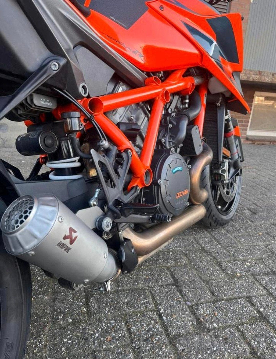 'Akrapovic' uitlaatdemper voor KTM Super Duke R, Motoren, Onderdelen | Overige, Ophalen of Verzenden, Gebruikt