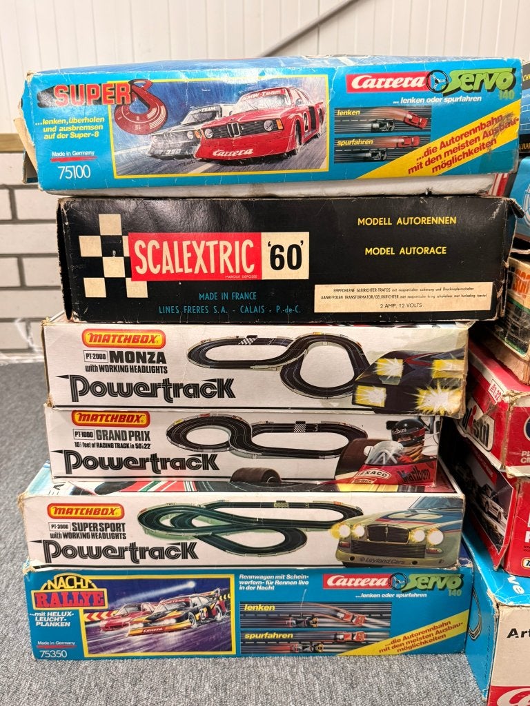 12x Racebanen slot cars Carrera Matchbox Scalextric Champion, Kinderen en Baby's, Ophalen, Carrera, 8124AD Wesepe, Info@dinkytoysinkoop.nl