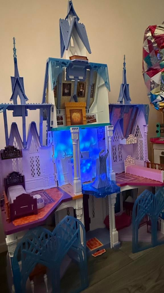 Frozen speelgoedhuis, Ophalen, Zo goed als nieuw, Poppenhuis