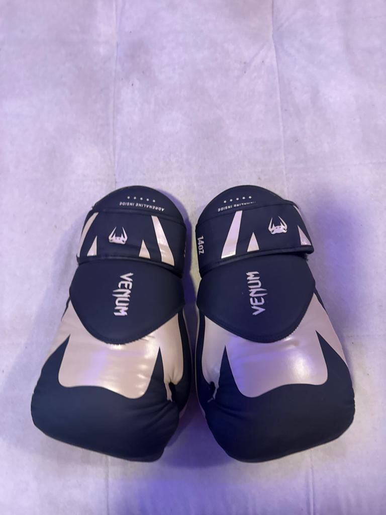 Venum Bokshandschoenen 14oz - Zo goed als nieuw, Sport en Fitness, Ophalen of Verzenden, Gebruikt, Bokshandschoenen