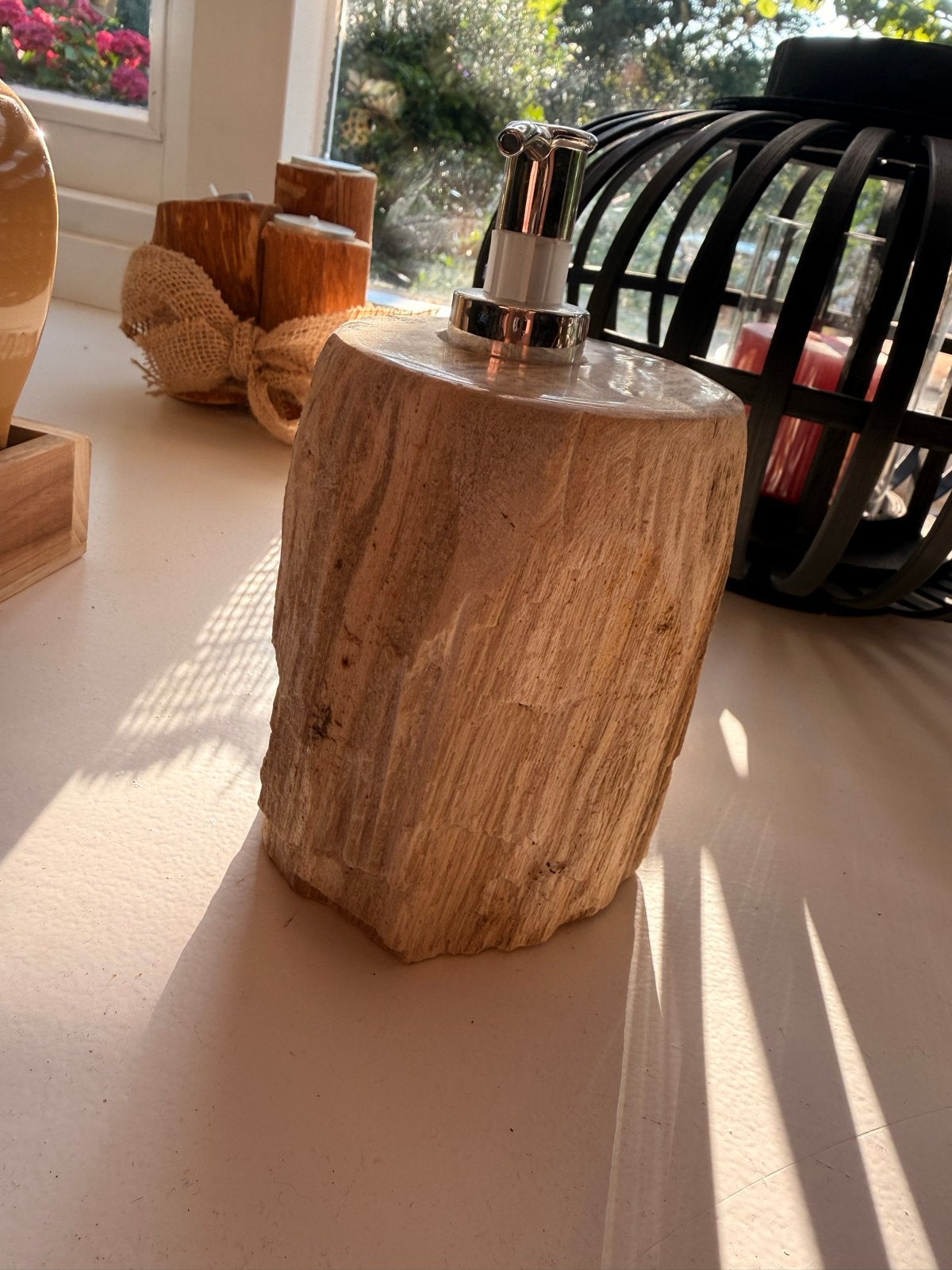 Unieke zeepdispenser van versteend hout, Ophalen of Verzenden, Fossiel