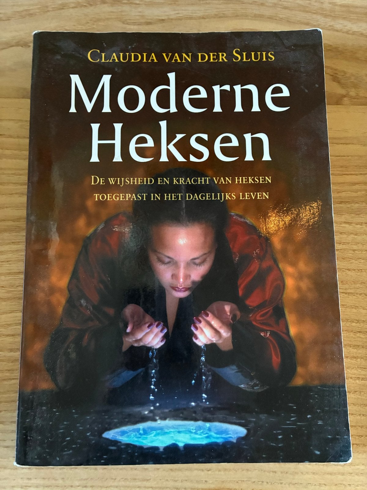 Moderne Heksen - Claudia van der Sluis, Ophalen of Verzenden, Gelezen, Spiritualiteit algemeen, Achtergrond en Informatie