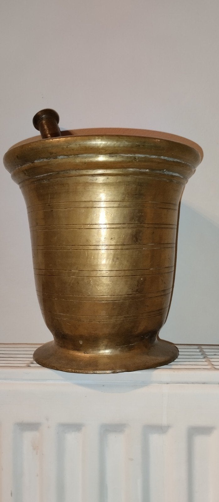 Mooie vijzel, brons 1800-1900 , mortar and pestle, Tuin en Terras, Bloempotten, Ophalen, Rond, Minder dan 25 cm, Minder dan 40 cm