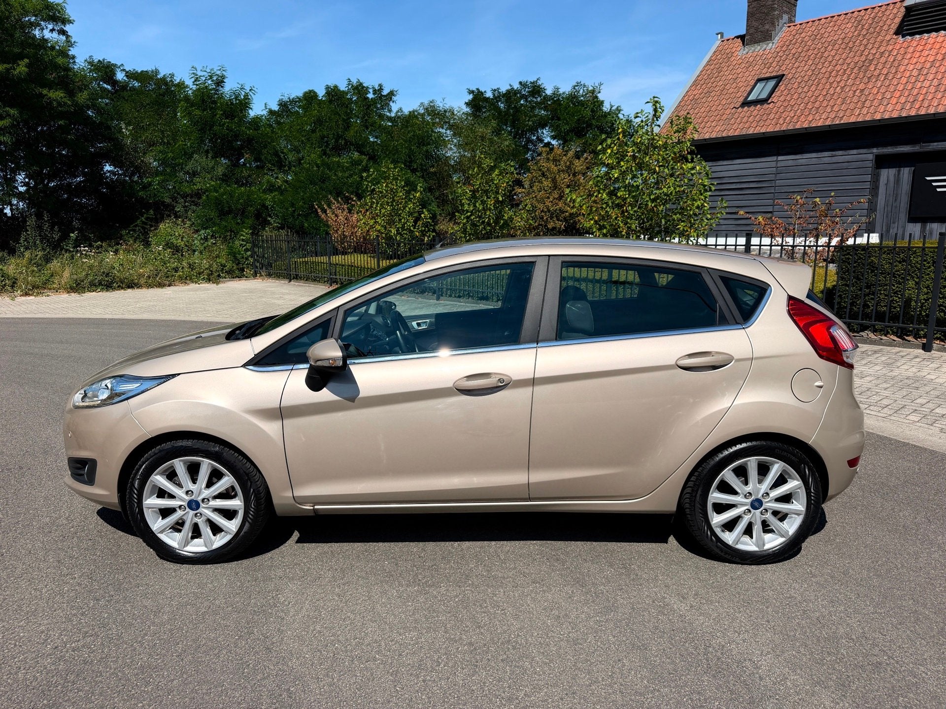 Ford Fiesta 1.0 EcoBoost Titanium Airco Cr-Contr Navigatie L, Auto's, Ford, Voorwielaandrijving, Origineel Nederlands, Bedrijf