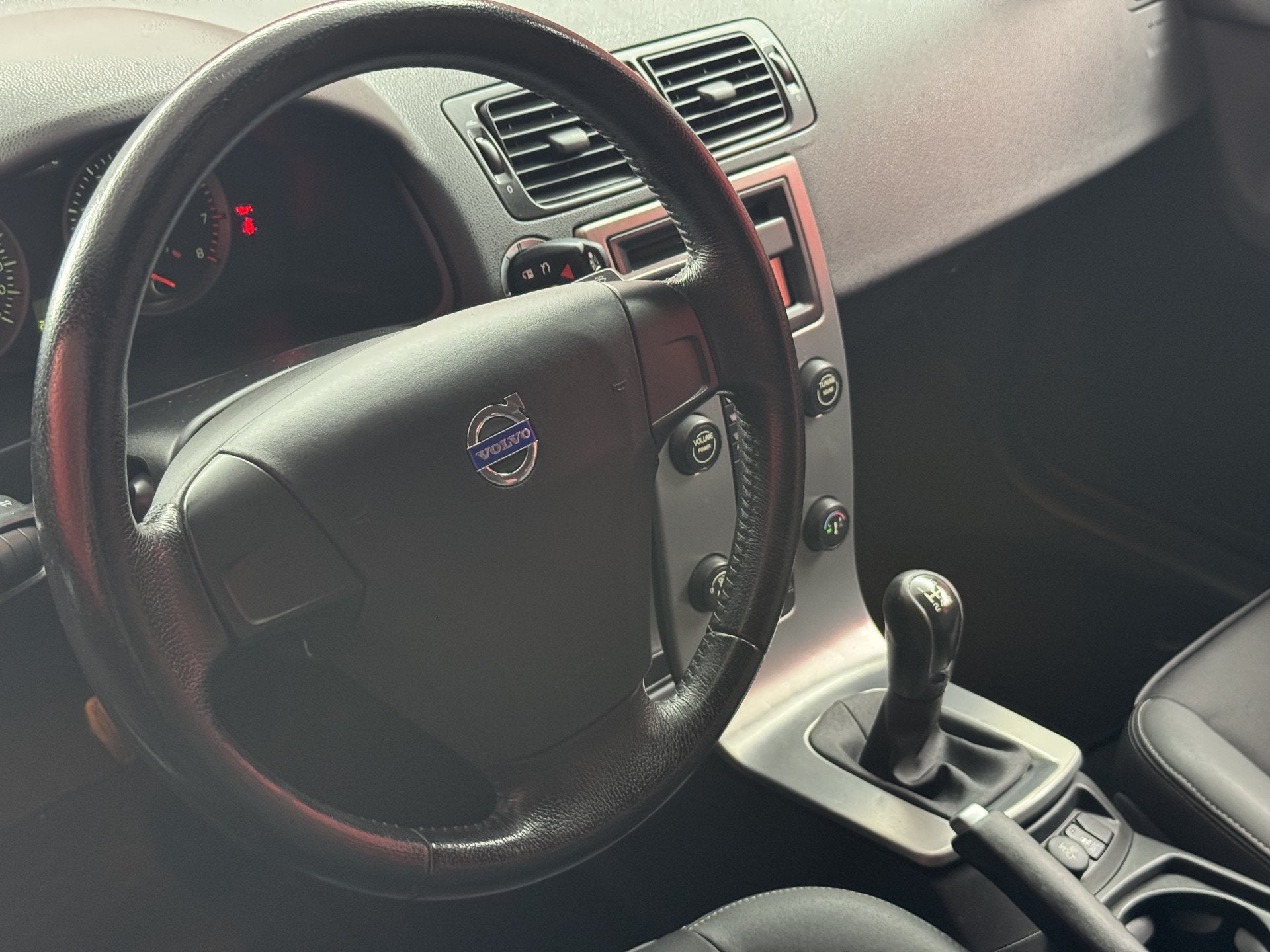 Volvo V50 1.8 Edition I | Clima | Apk 08-04-2027 (bj 2006), Auto's, Voorwielaandrijving, Zwart, 4 cilinders, Leder en Stof