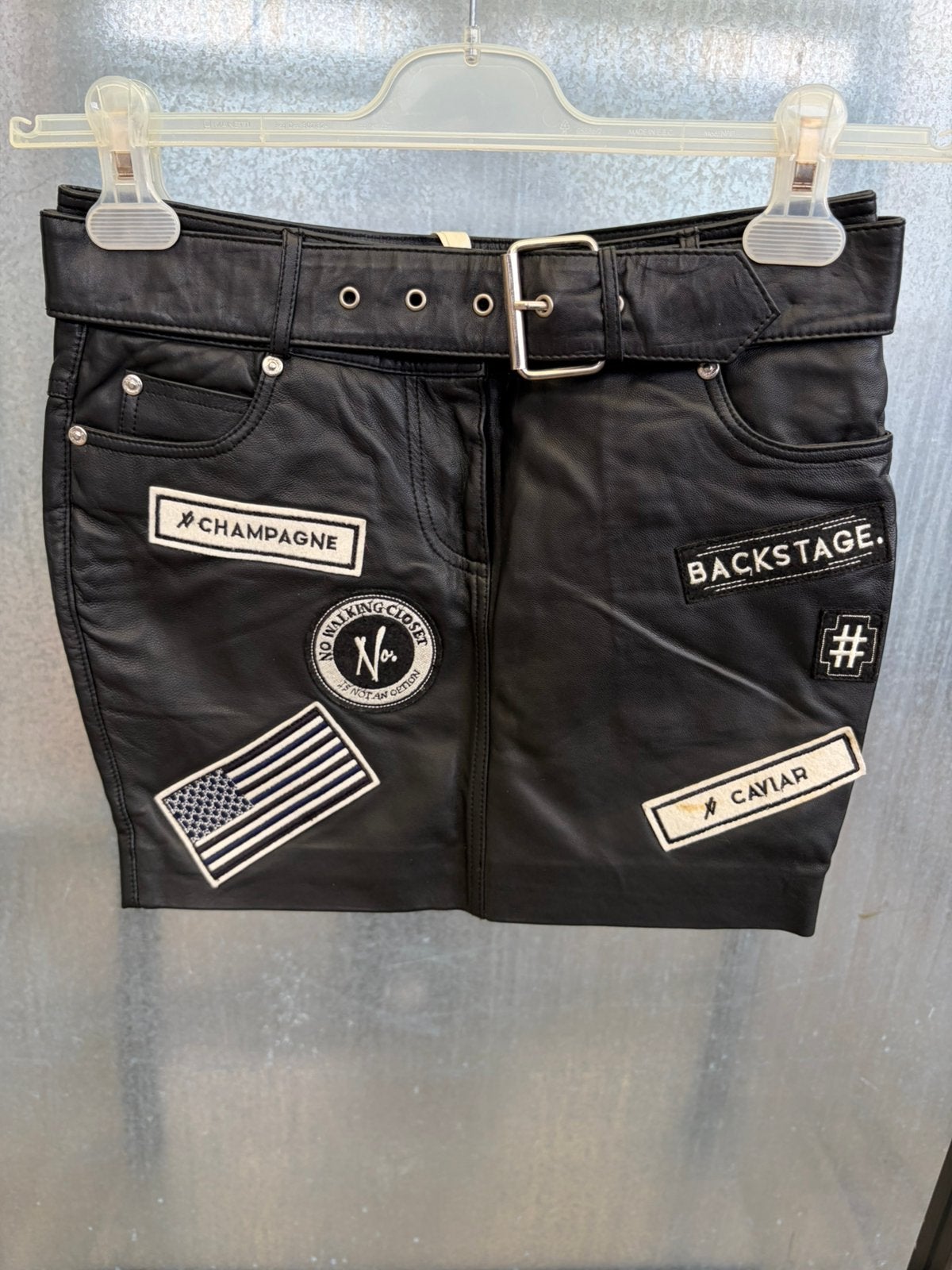 Nikkie leren rok 100 % leather 32 biker skirt patches, Kleding | Dames, Rokken, Zwart, Ophalen of Verzenden, Zo goed als nieuw