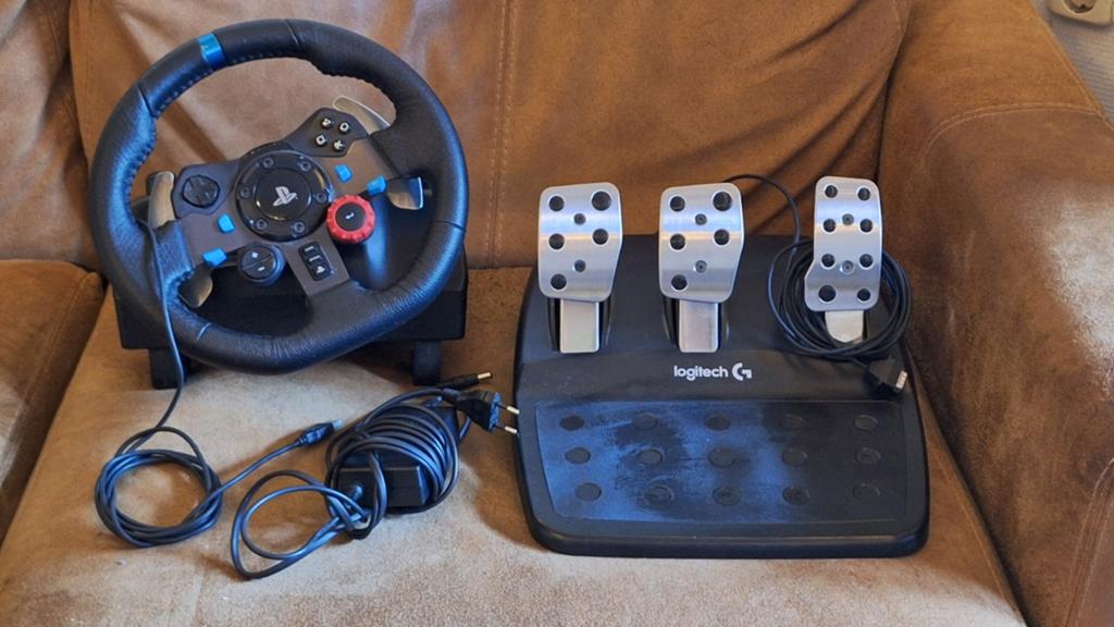 Logitech G29 Driving Force Racing Wheel + Pedalen (PS4/PC), Spelcomputers en Games, Spelcomputers | Sony PlayStation Consoles | Accessoires