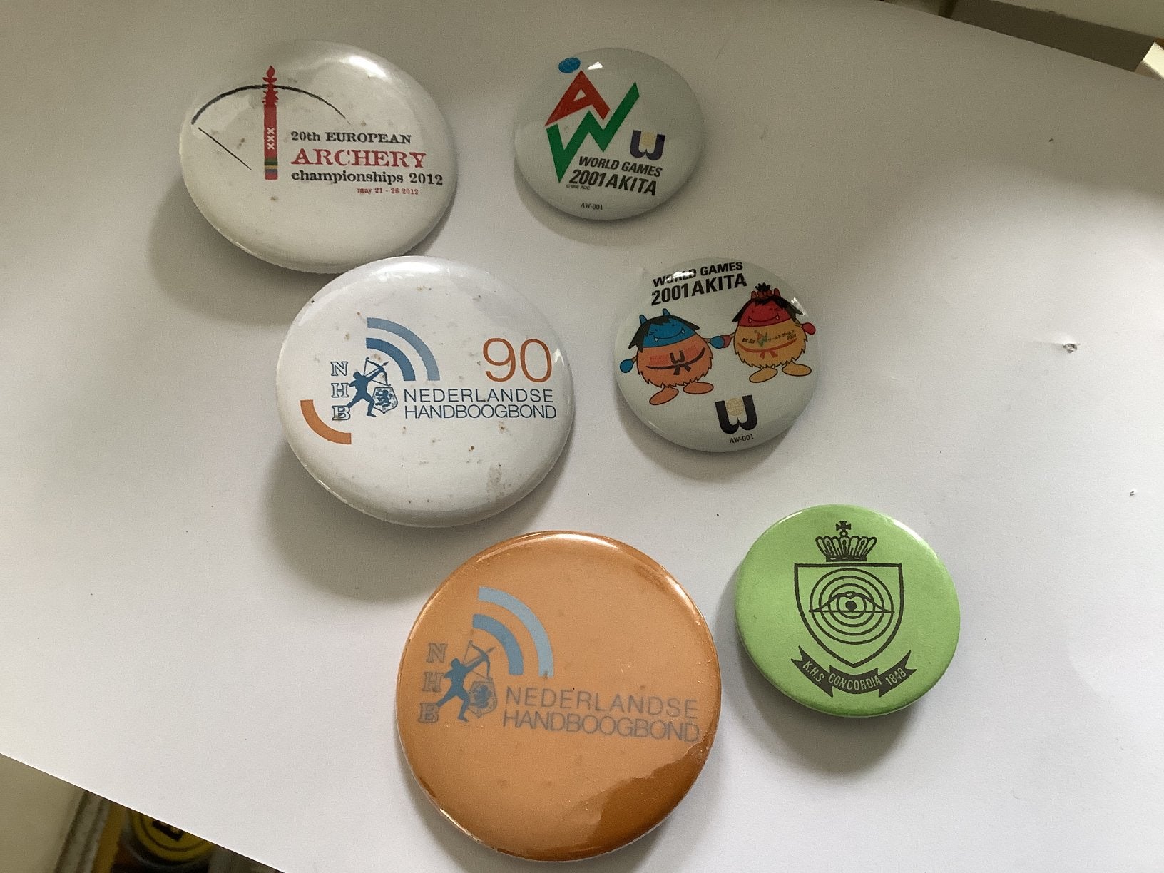 6 buttons oa handboogschieten, Verzamelen, Ophalen of Verzenden, Zo goed als nieuw, Overige onderwerpen