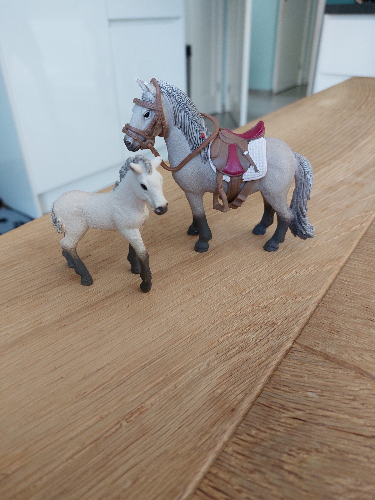 Schleich merrie met veulen, Kinderen en Baby's, Speelgoed | Overig, Ophalen of Verzenden, Zo goed als nieuw, Jongen of Meisje