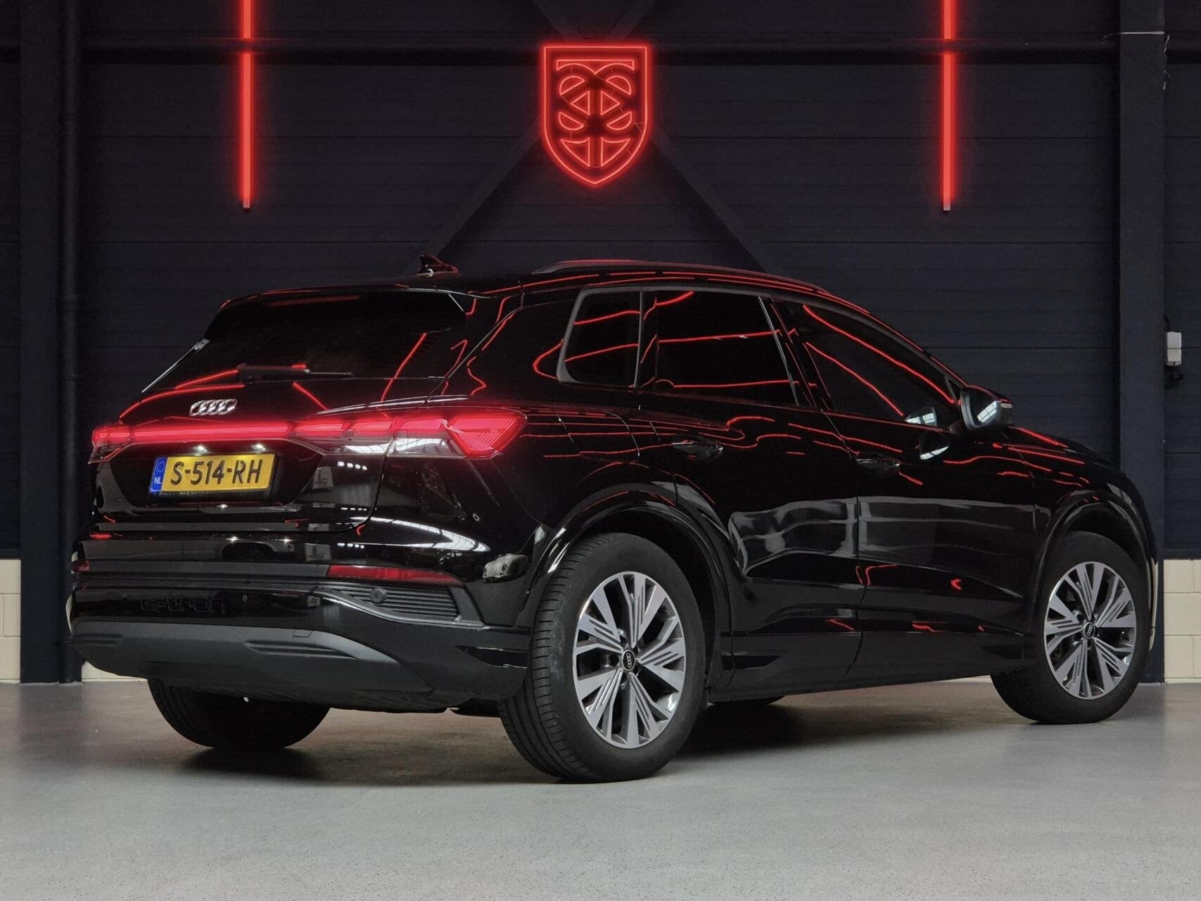 Audi Q4 e-tron 40 Advanced Ed. 77 kWh |TREK|LEDER|MATRIX|ACC, Auto's, Audi, Automaat, Achterwielaandrijving, Gebruikt, Zwart