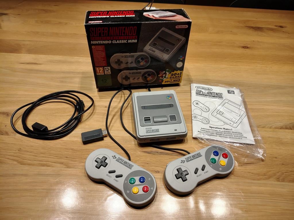 Nintendo SNES classic mini, Spelcomputers en Games, Spelcomputers | Nintendo Super NES, Zo goed als nieuw, Met 2 controllers, Ophalen of Verzenden