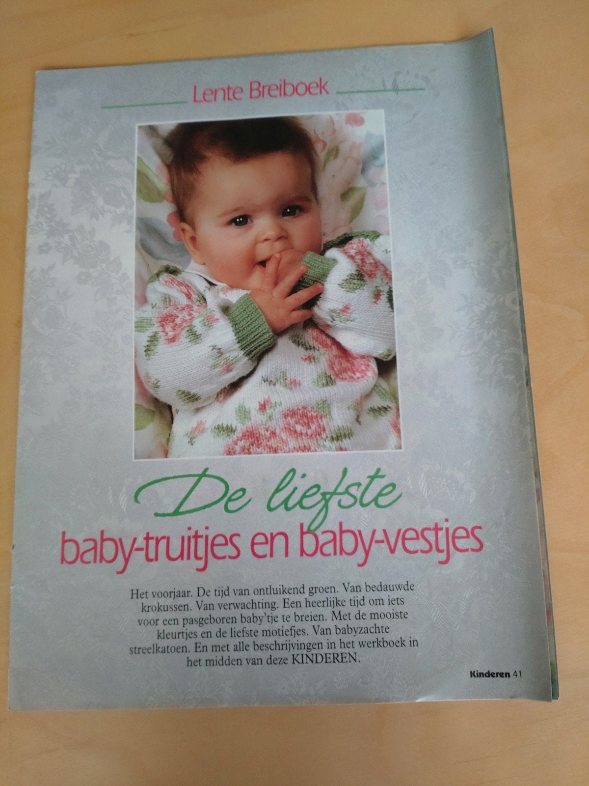 Breipatronen 8 babytruitjes en vestjes, Ophalen of Verzenden, Zo goed als nieuw, Kind, Overige merken