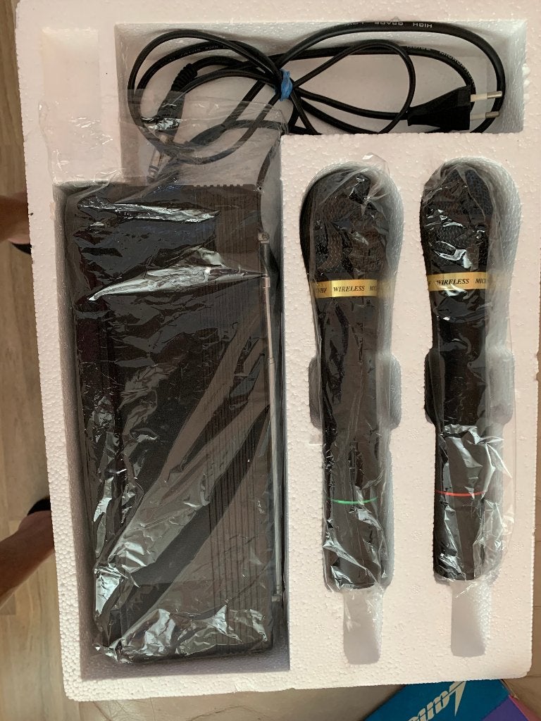 2 x Microfoons, Muziek en Instrumenten, Ophalen of Verzenden, Zo goed als nieuw, Zangmicrofoon