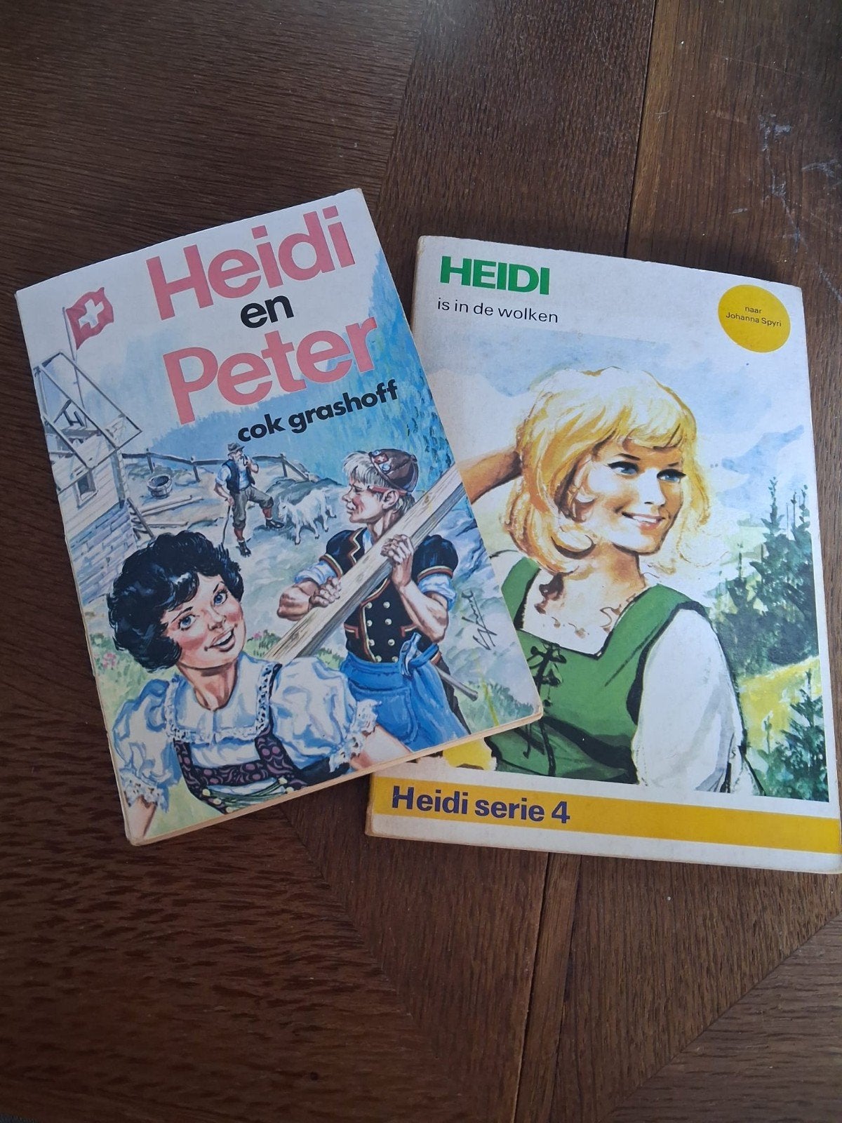 Heidi en Peter & Heidi is in de wolken - 2 kinderboeken, Ophalen of Verzenden, Gelezen, Cok Grashoff, Fictie algemeen