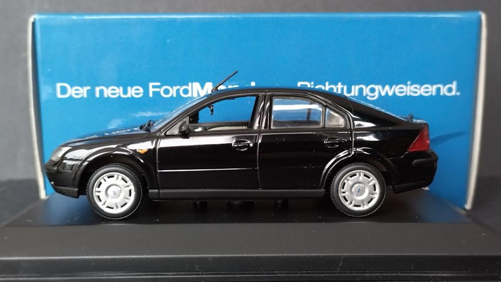 Ford Mondeo hatchback 1:43 Minichamps Pol, Hobby en Vrije tijd, Modelauto's | 1:43, Auto, Verzenden, ., Nieuw
