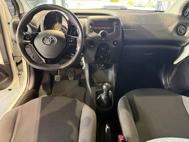 Toyota Aygo 1.0 VVT-i x-fun Airco|Cruise, Voorwielaandrijving, Gebruikt, Euro 6, 4 stoelen