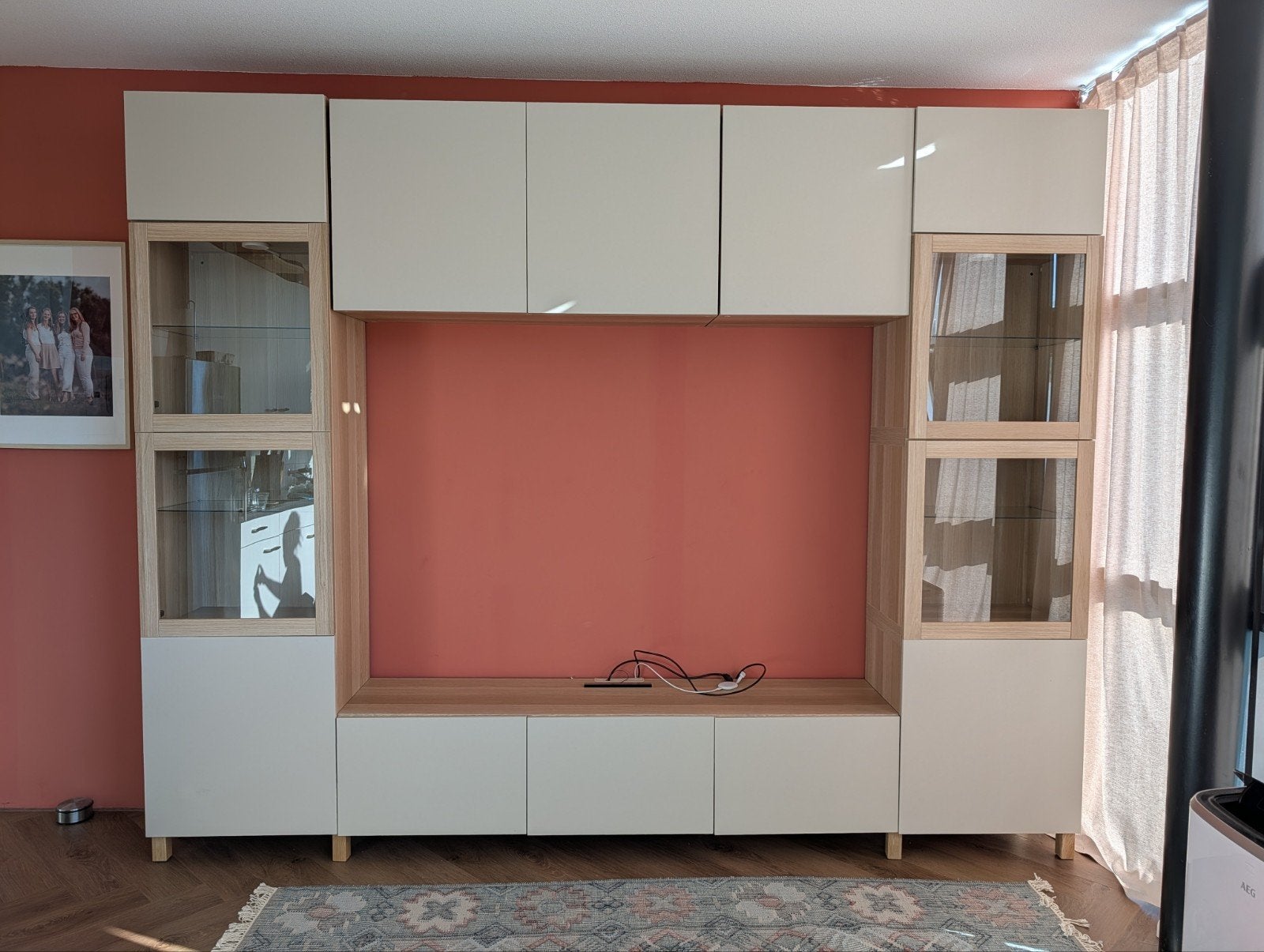 IKEA Besta tv-meubel met vitrinekasten en opbergruimte
