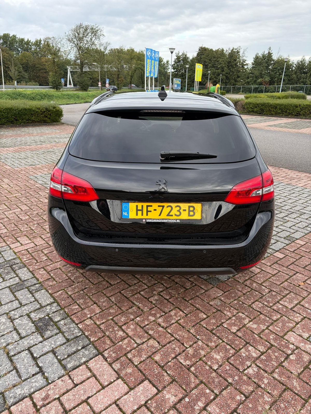 Foto 4 van Peugeot 308 1.2 E-thp 130pk 2015 Zwart LEKT KOELVLOEISTOF