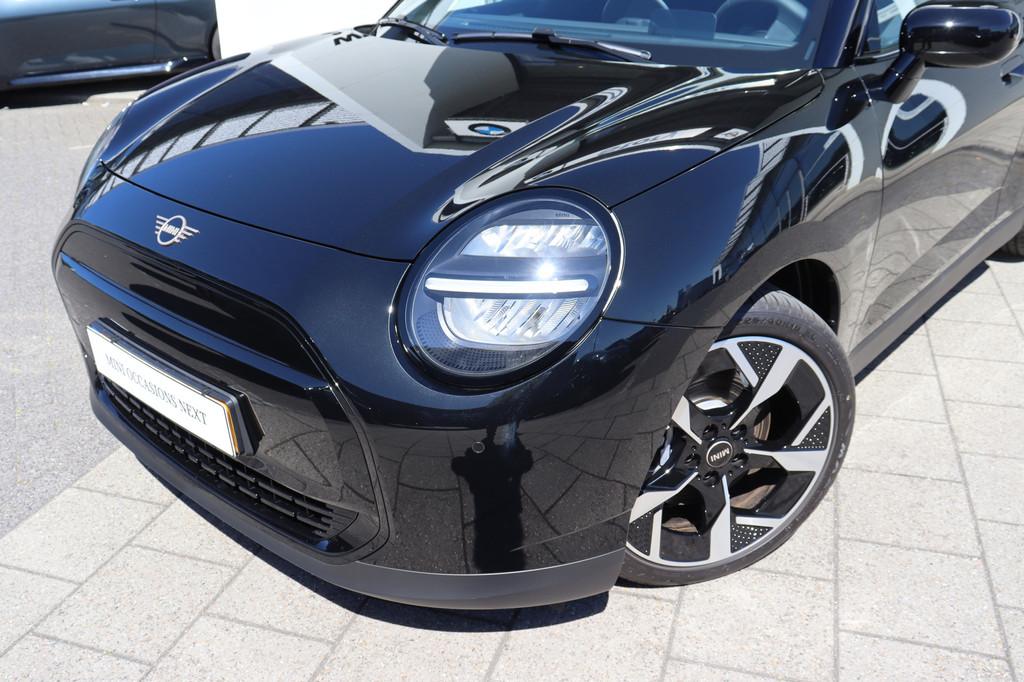 MINI Hatchback Cooper E / LED / Head-Up / Parking Assistant, Auto's, Mini, Stoelverwarming, Gebruikt, Zwart, Met garantie (alle)