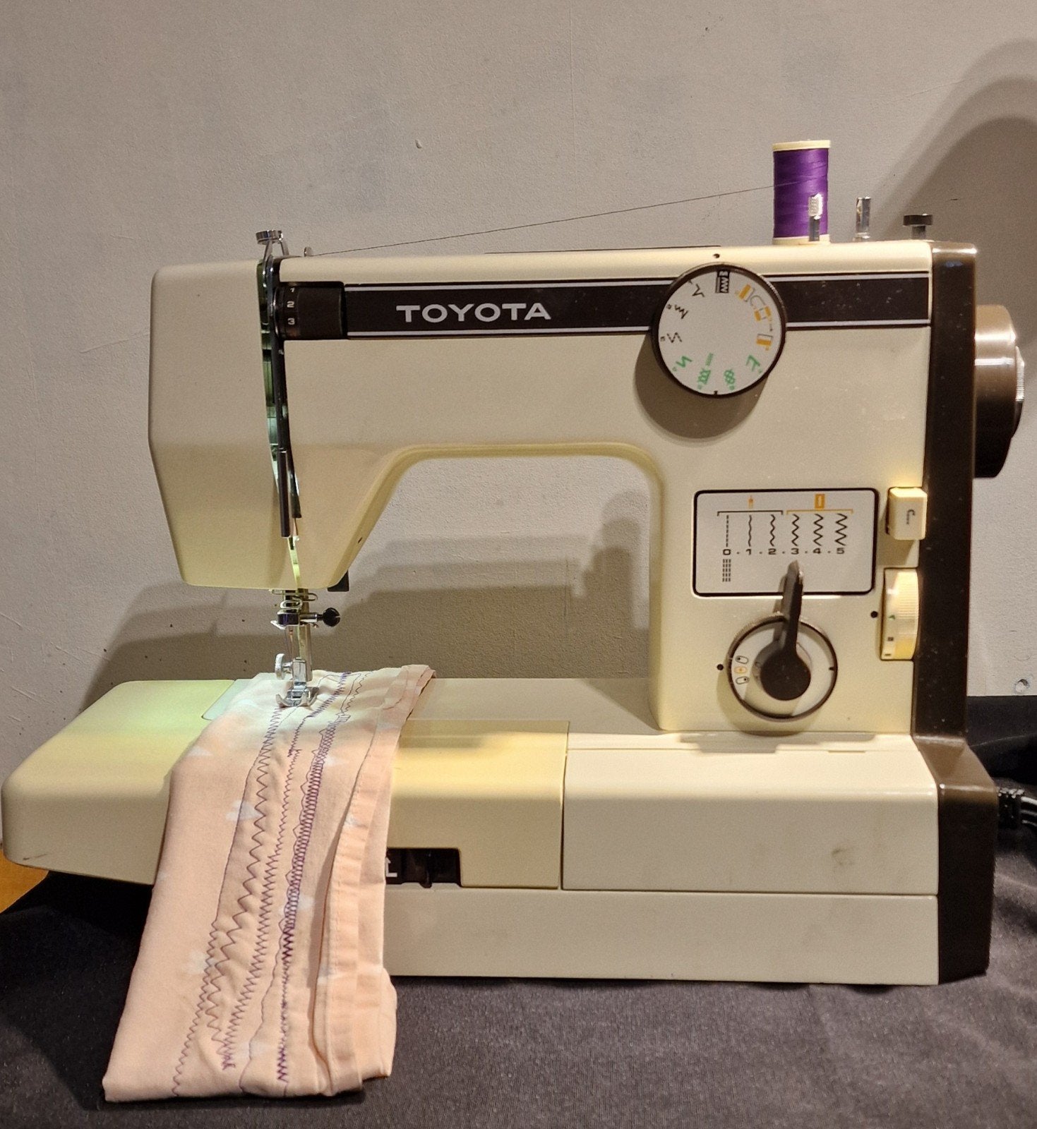 Toyota naaimachine., Ophalen, Zo goed als nieuw, Naaimachine, Overige merken