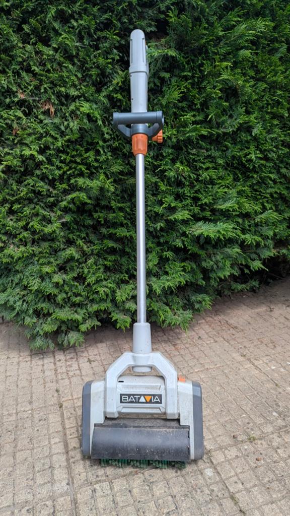 Reinigingsborstel.. elektrisch . Verwijdert mos alg zand enz, Witgoed en Apparatuur, Stofzuigers, Ophalen