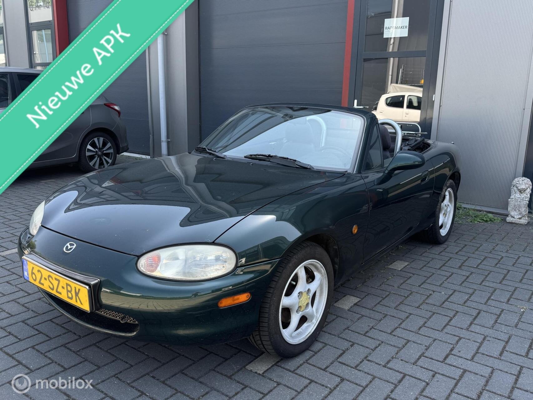 Mazda MX-5 1.6i Cabrio 1999, Nieuwe APK, Rijdt goed!, Auto's, Euro 2, Zwart, 4 cilinders, Cabriolet