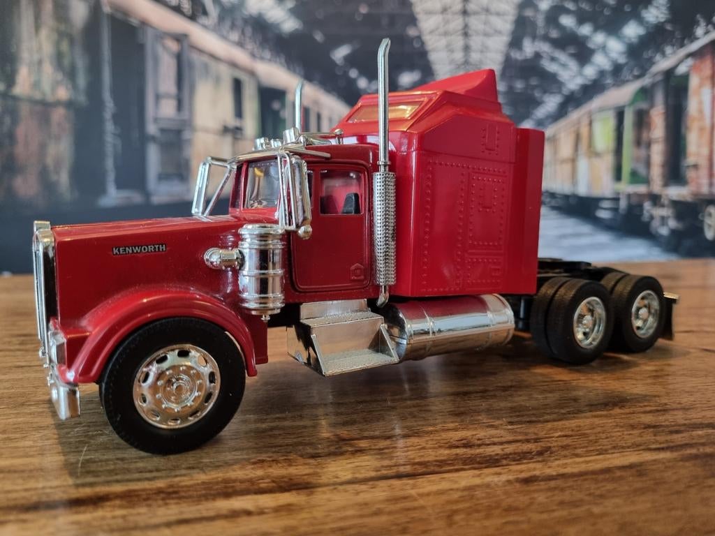 Kenworth W900 modeltruck rood - Schaalmodel vrachtwagen, Overige merken, 1:32 tot 1:50, Ophalen of Verzenden, Zo goed als nieuw