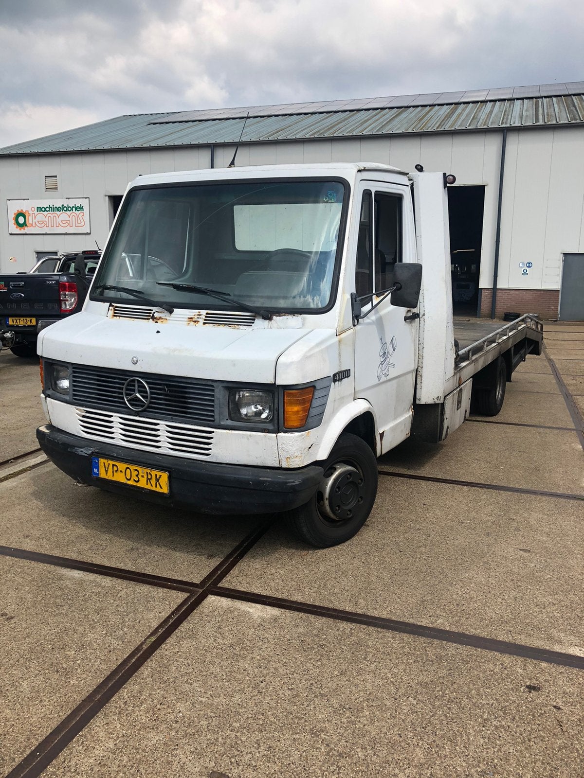 Mercedes 410D 1992, oprijwagen, geen APK! Lekke koppakking., Ophalen, Voor